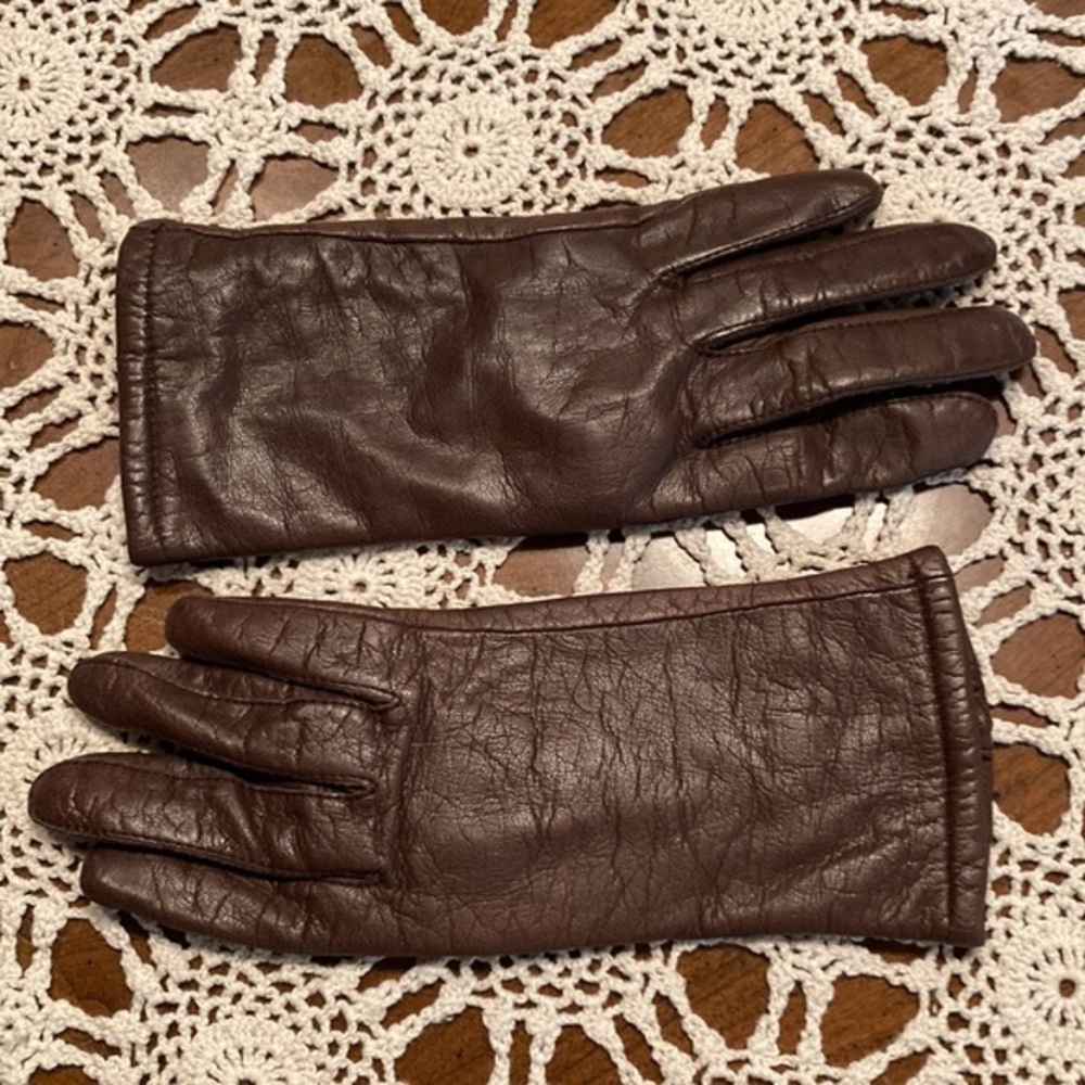 🎉HP🎉 FOWNES Womens 100% soft leather gloves- size 6.5